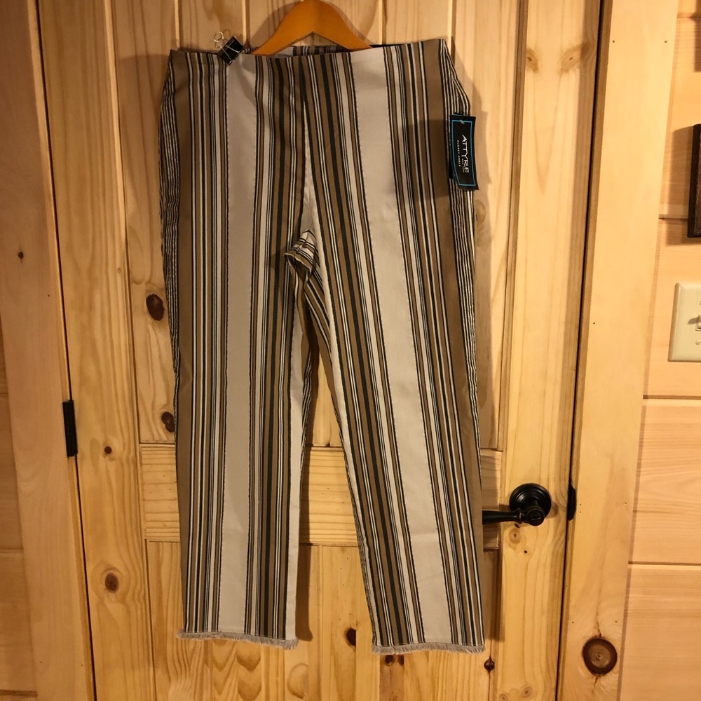 Attyre Raw Edge Capris Women’s NWT